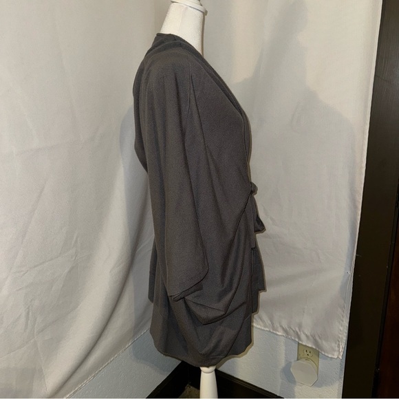 Ladies Calligraphe gray batwing shortsleeved sweater with wrap waist. Size L - Picture 5 of 5
